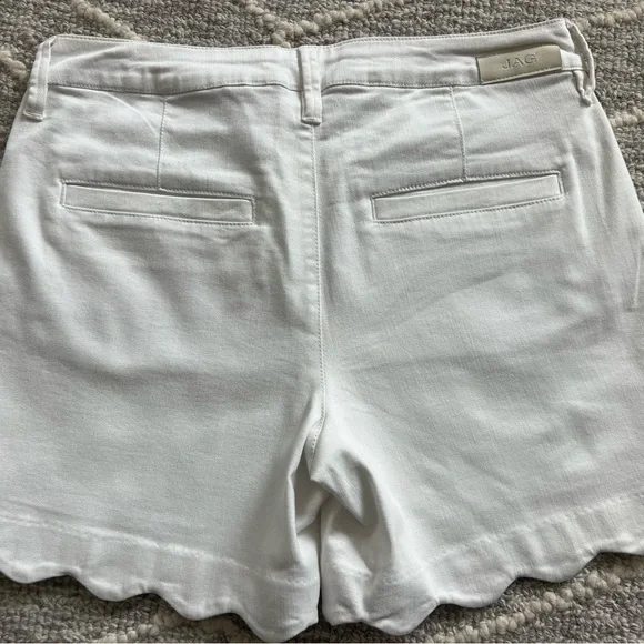 Jag Jeans White Scallop-Hem Denim Shorts - Picture 2 of 4